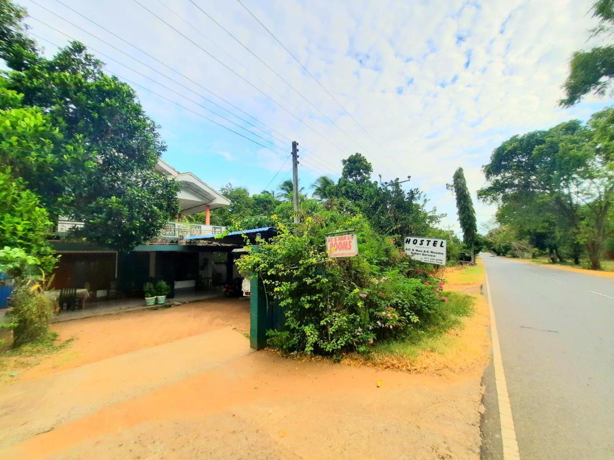 Hostel -In Frant Of The National Park- Udawalawe Exterior foto